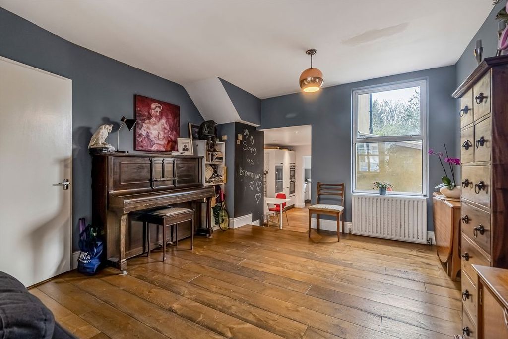 Property photo 2 of 10