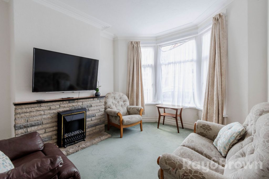 Property photo 2 of 31