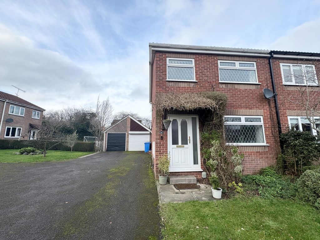 Property photo 1 of 9 Exterior