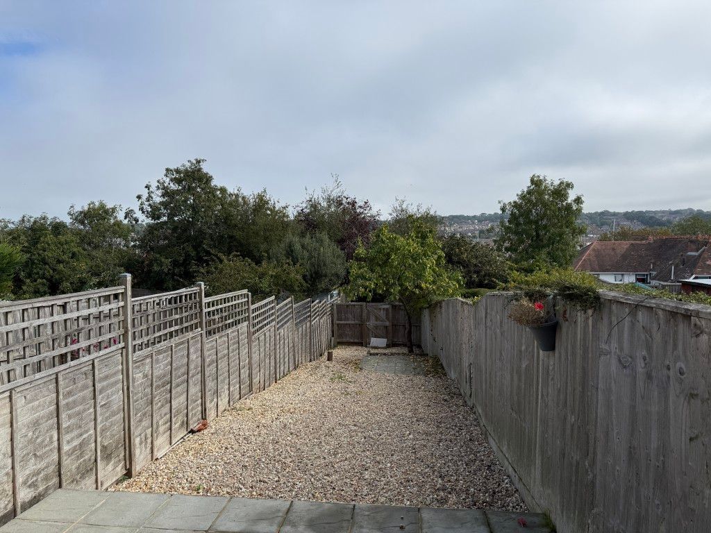 Property photo 2 of 6 Well Maintained Garden With Fenced Boundary