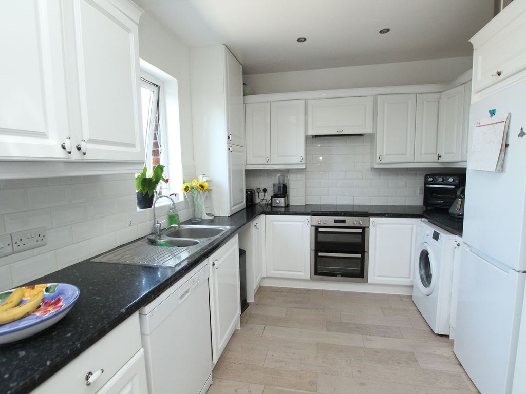 Property photo 3 of 23