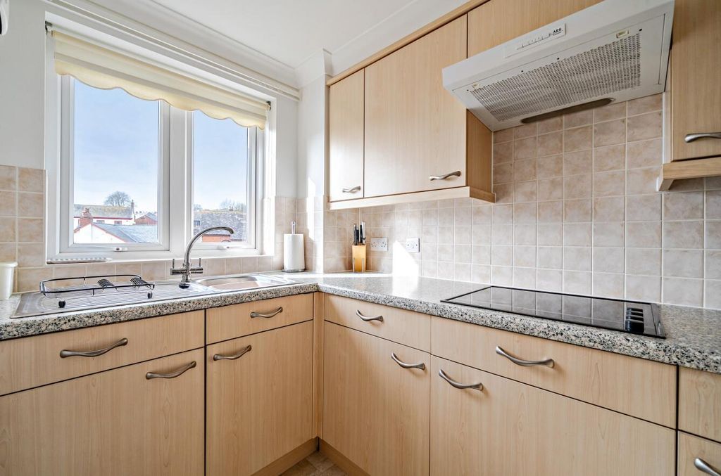 Property photo 3 of 11 Kitchen