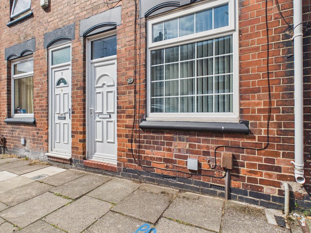 Property photo 1 of 9