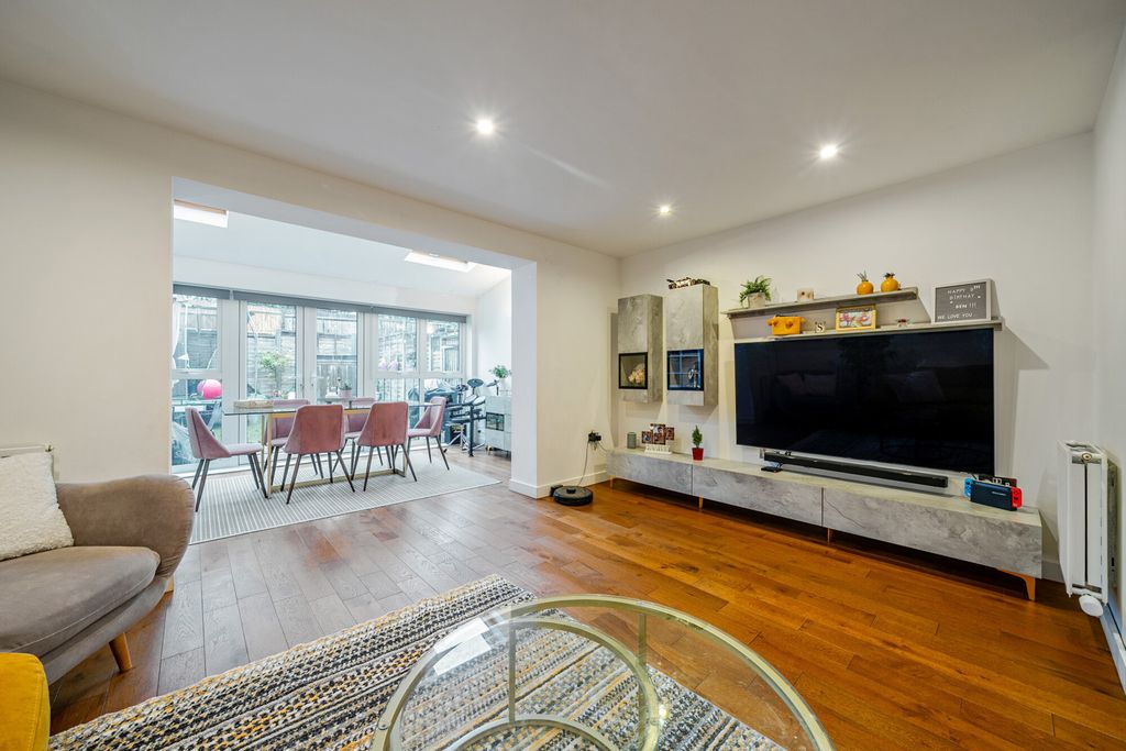 Property photo 3 of 20 1406488-16-698086...