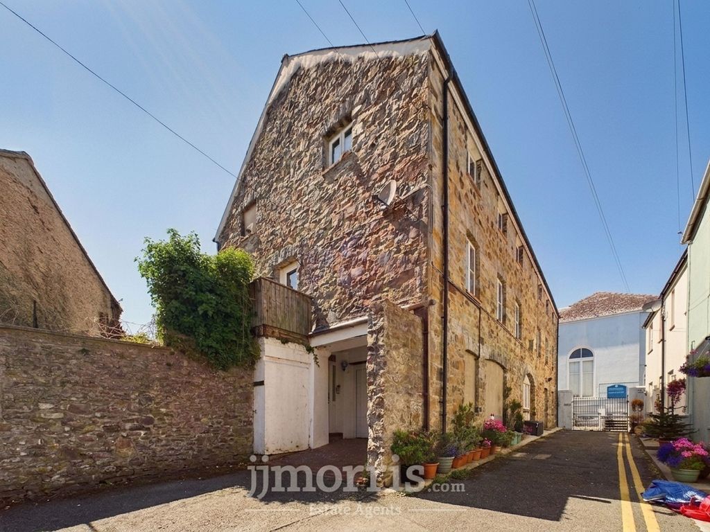 Property photo 3 of 42