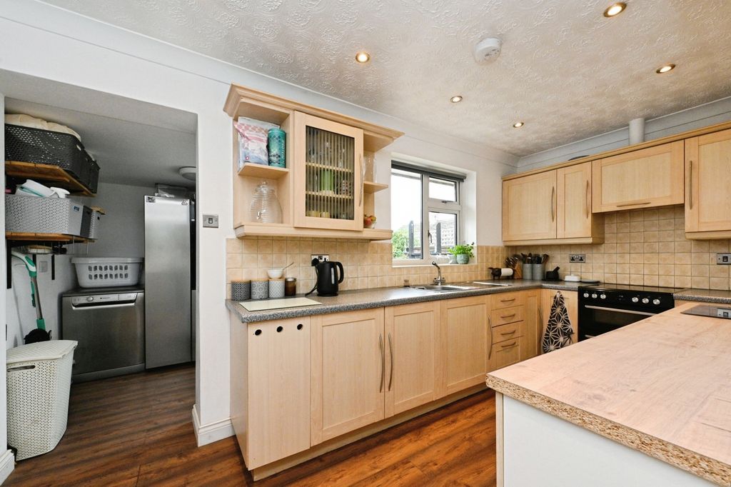 Property photo 3 of 17 Photo