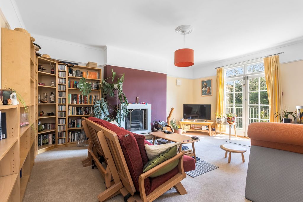 Property photo 2 of 25