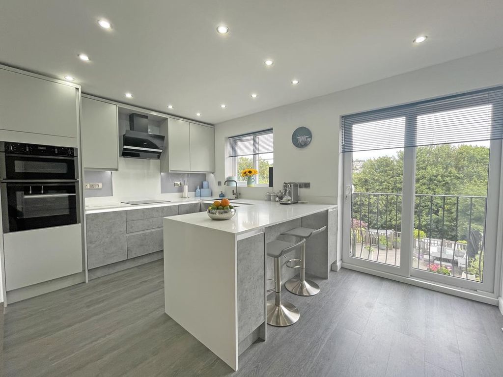Property photo 2 of 23 Hawthorn Way 44 - Kitchen.Jpg
