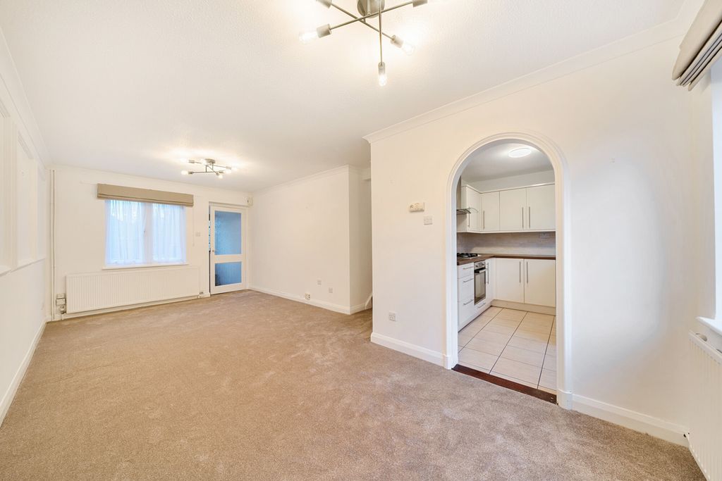 Property photo 2 of 19 1383022-7-691Dee6...