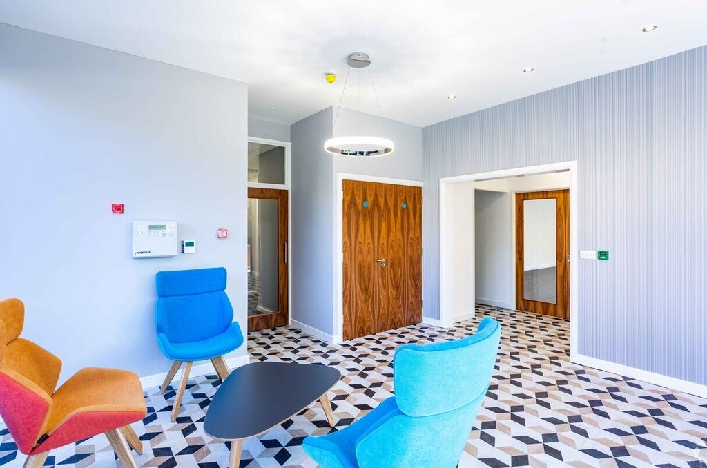 Property photo 3 of 9 Lobby