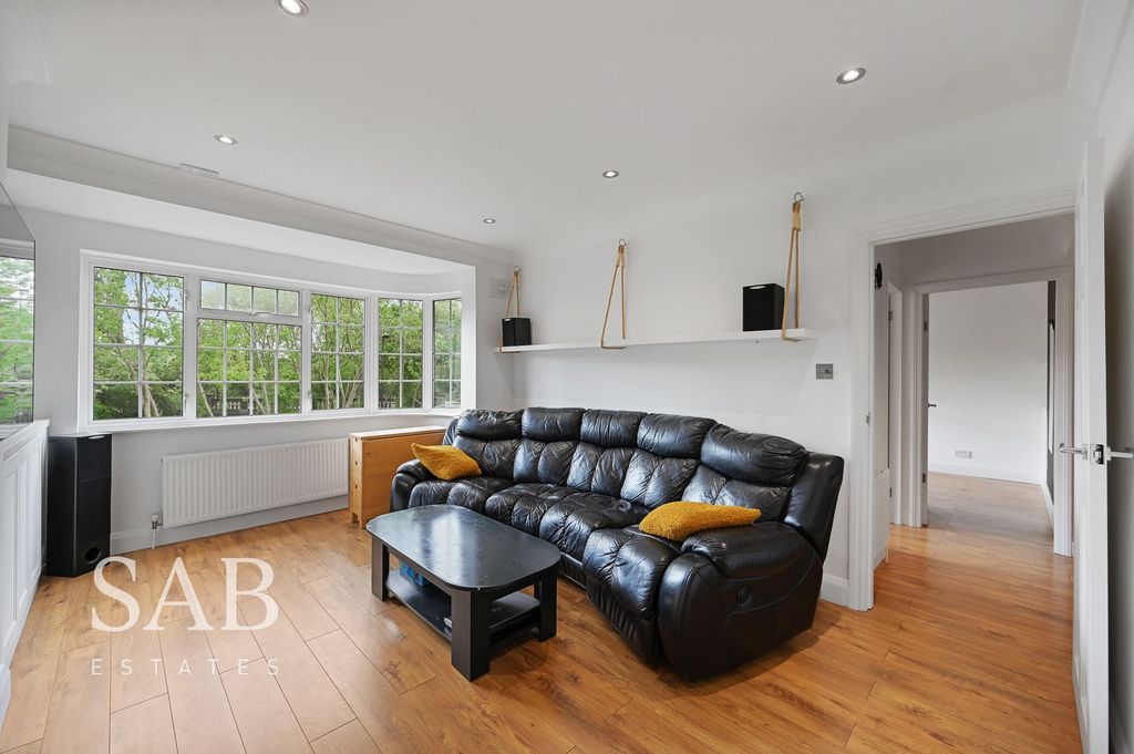 Additional image 4 of 3 bed flat for saleCostons Lane, Greenford UB6