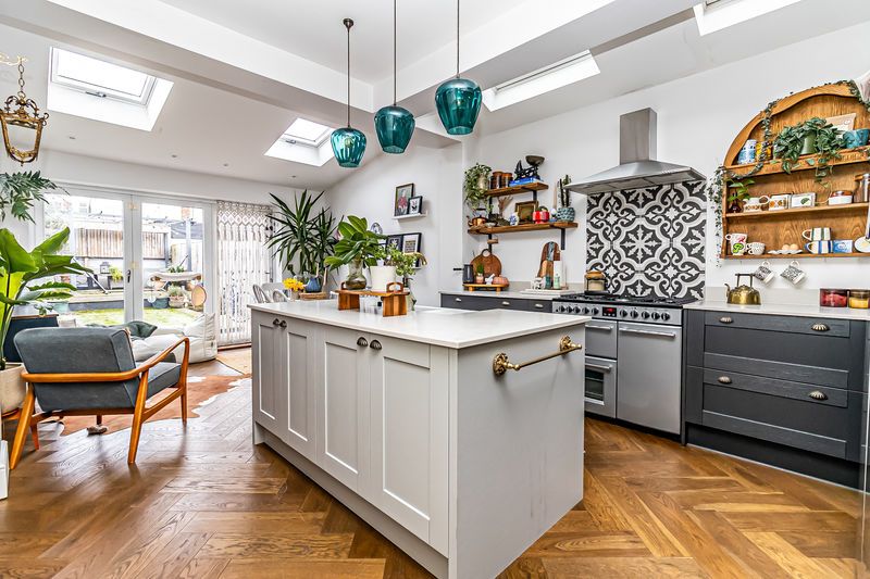 Property photo 2 of 37 .