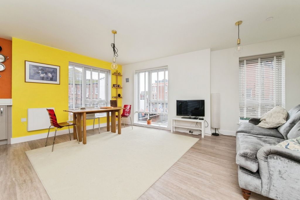 Property photo 3 of 17 Photo