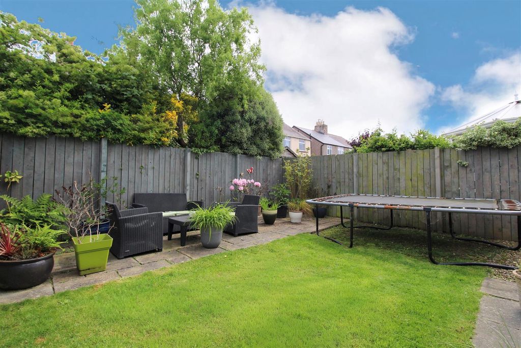 Property photo 2 of 17 Rear Gardens