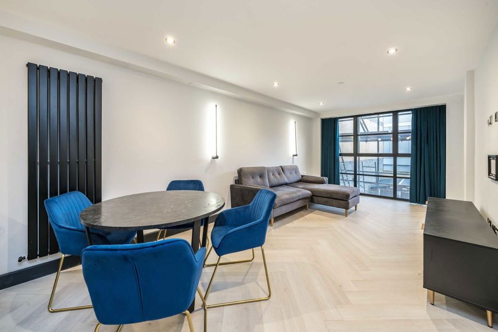 Property photo 2 of 5