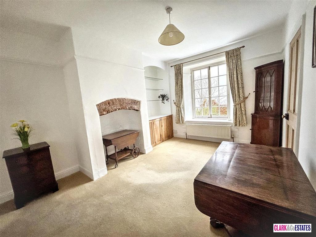 Property photo 3 of 11 Dining Room