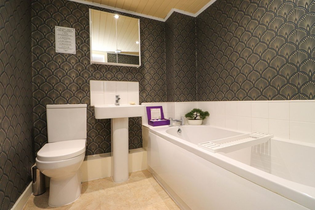 Property photo 3 of 15 Bathroom