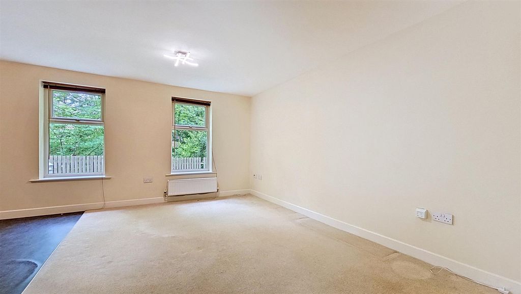 Property photo 3 of 10 Living Room