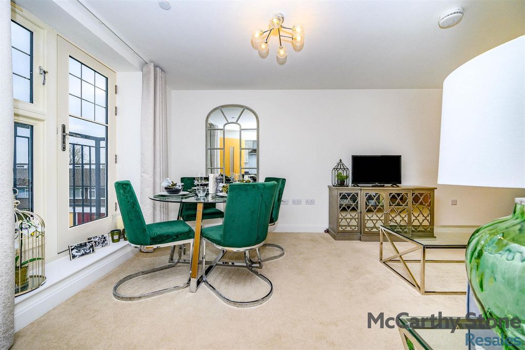 Additional image 13 of 2 bed flat for saleGreat North Road, Hatfield AL9