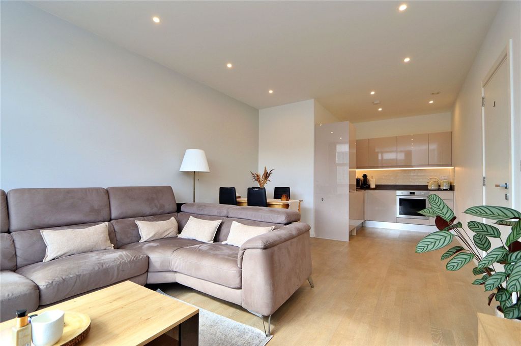 Property photo 3 of 15 Picture No. 02