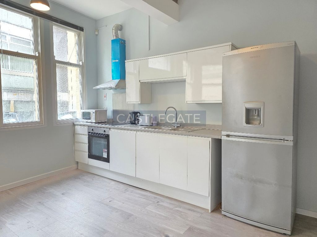 Property photo 3 of 10 Flat 11, 13-17 Chancery Lane, Huddersfield, HD1 2Dr (3)