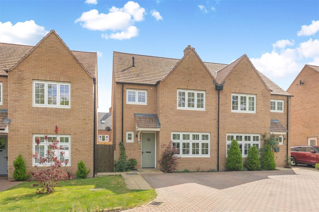Property photo 1 of 12 9 Betts Close, Banbury-1.Jpg