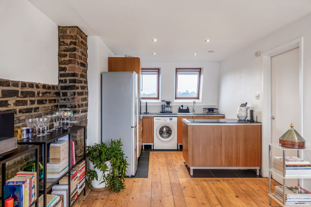 Property photo 3 of 32 Picture No. 16