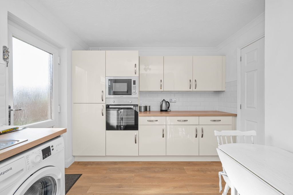 Property photo 2 of 23 Kitchen