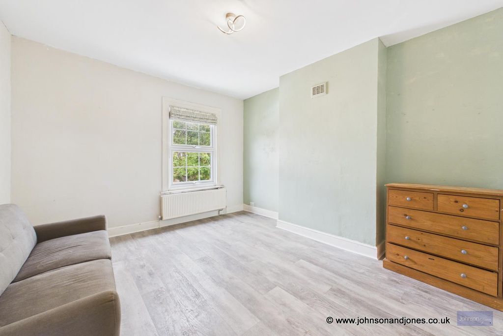 Property photo 2 of 8 8 Flat Lounge.Jpg