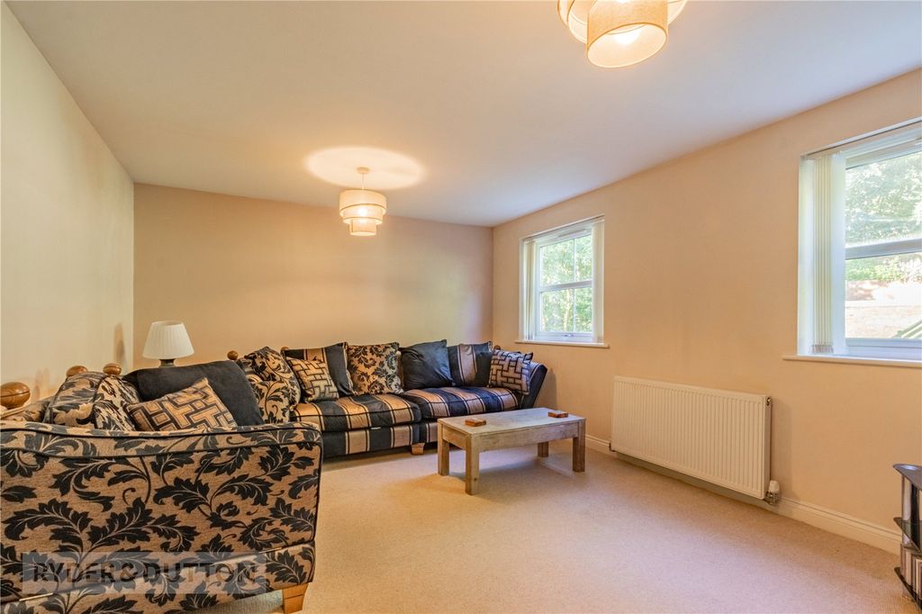 Property photo 2 of 22 Lounge