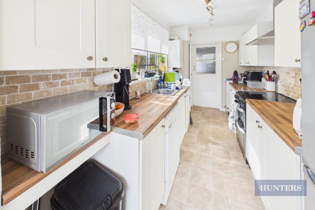 Property photo 3 of 13 Kitchen (2).Jpg