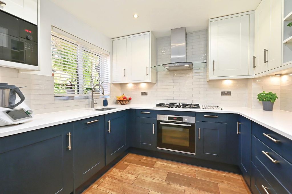 Property photo 2 of 17 Florence Way