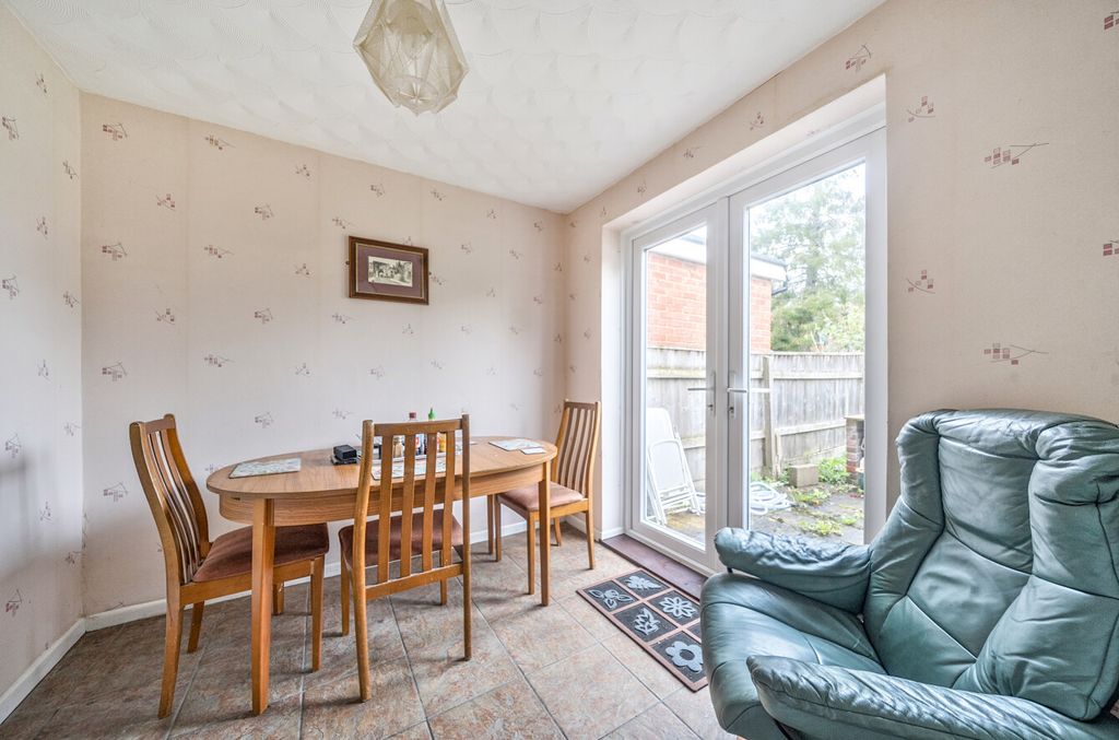 Property photo 3 of 11 1356602-18-68Caef...