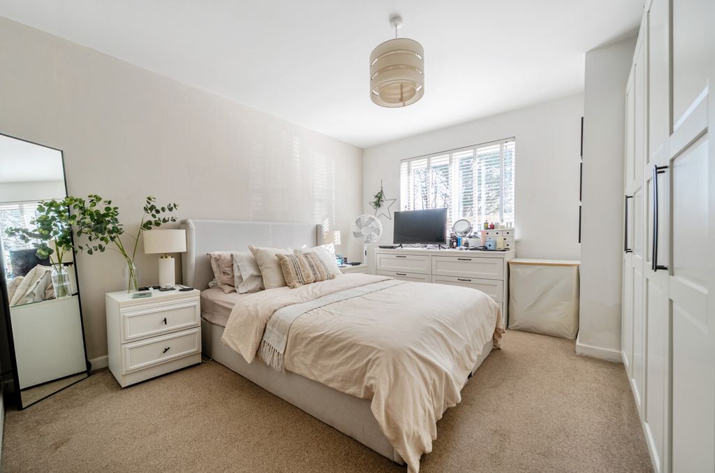 Additional image 5 of 2 bed flat for saleWickham Road, Fareham, Hampshire PO16