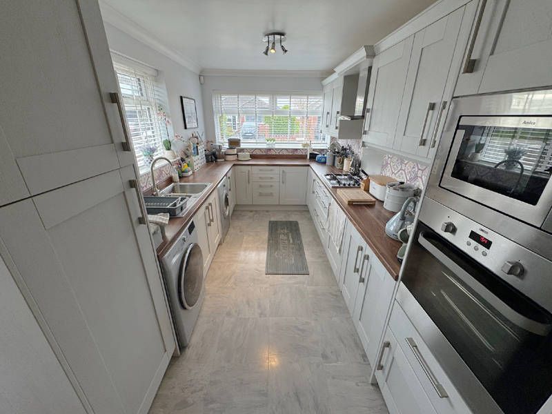Property photo 3 of 29 Dining Kitchen