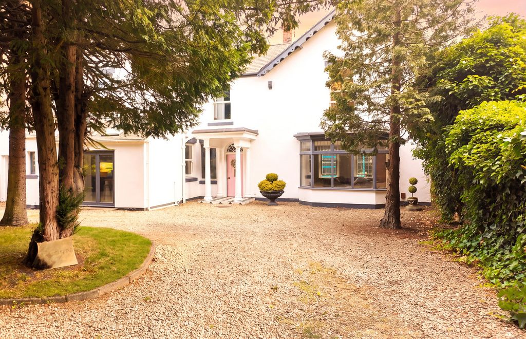Property photo 2 of 30