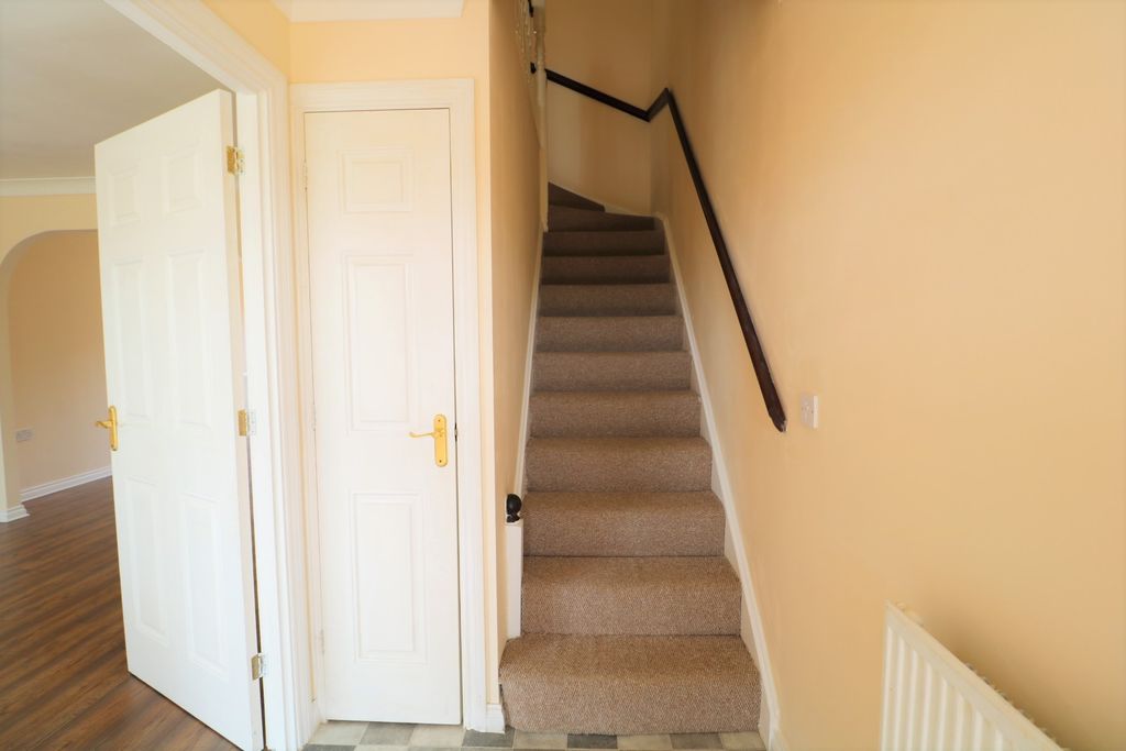 Property photo 3 of 14 Hall