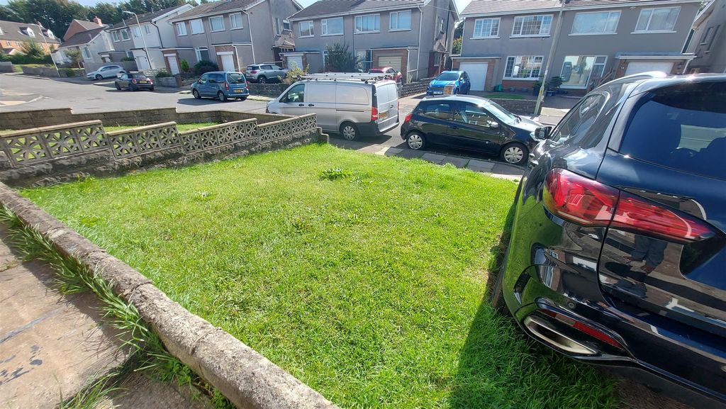 Property photo 2 of 13 Front Garden