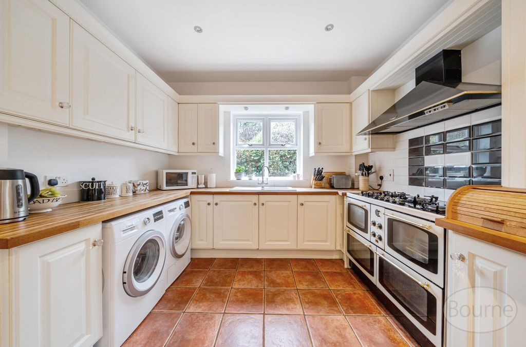 Property photo 3 of 25 9Ecd236E-A34B-4dc...