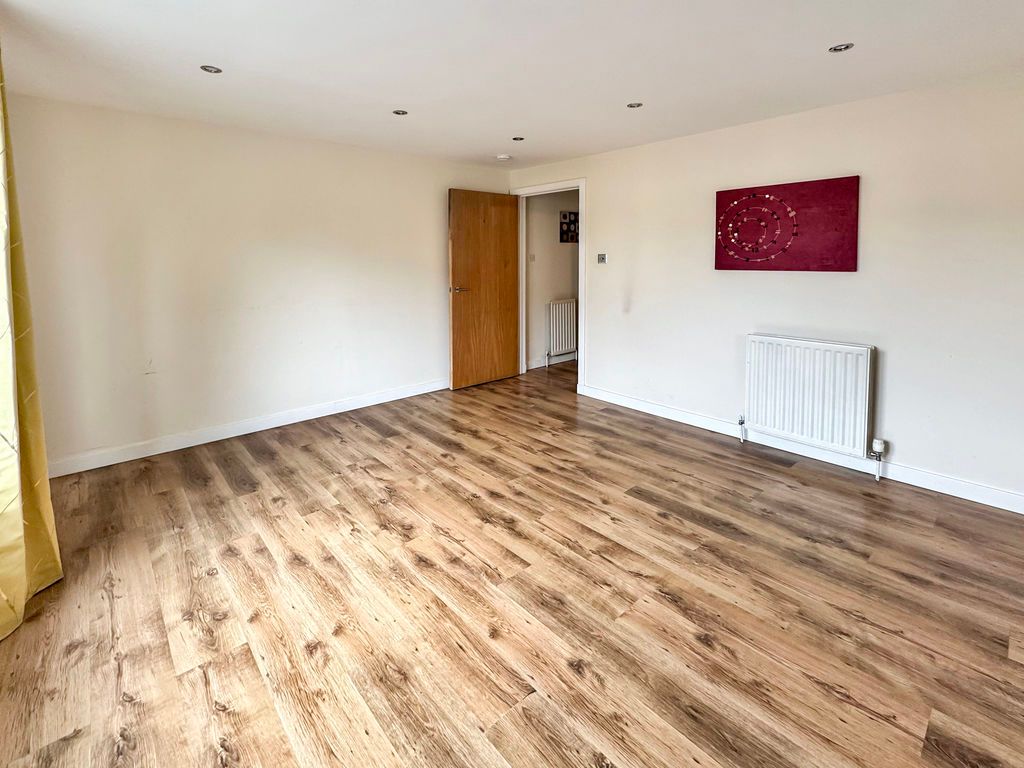 Property photo 3 of 10 Photo 3