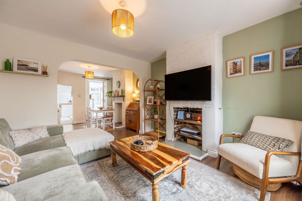 Property photo 2 of 28