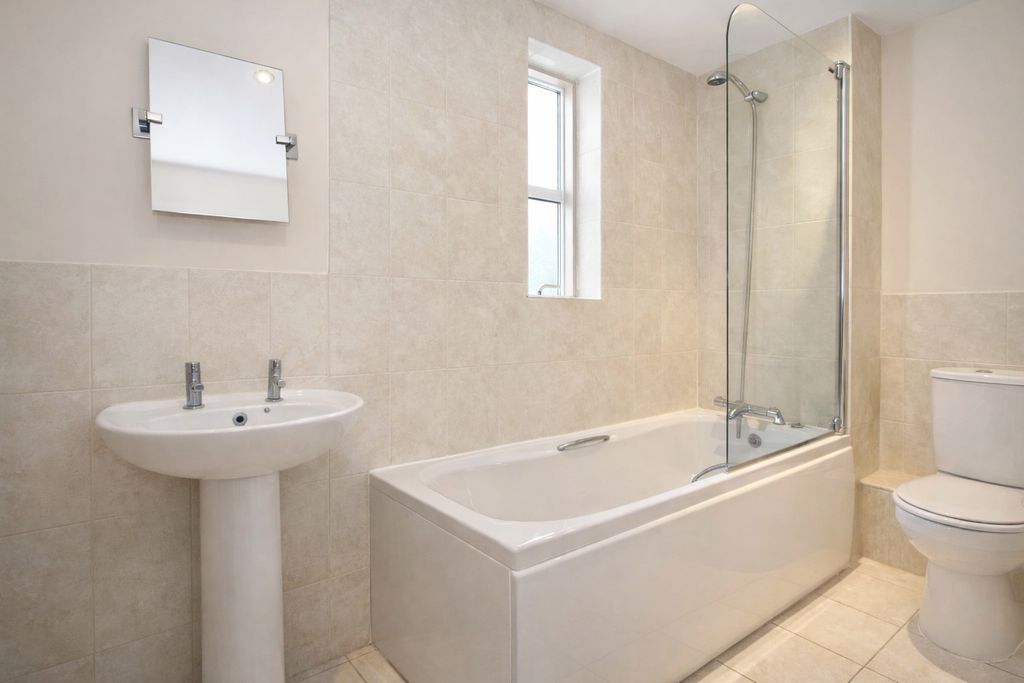 Property photo 3 of 5