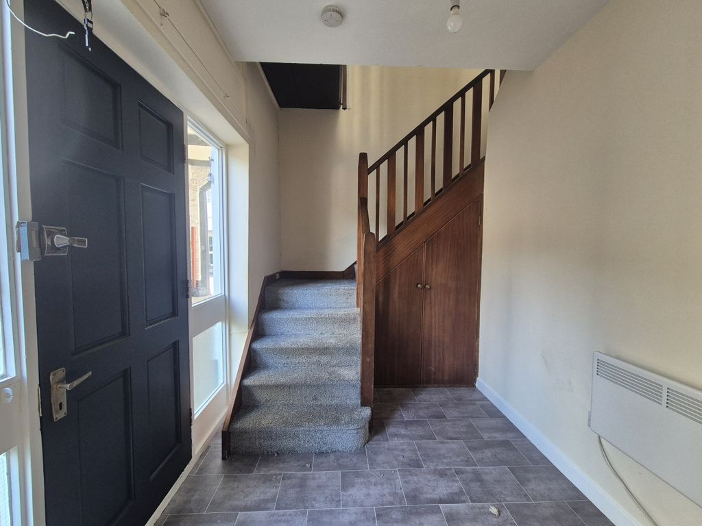 Property photo 2 of 8 Entrance