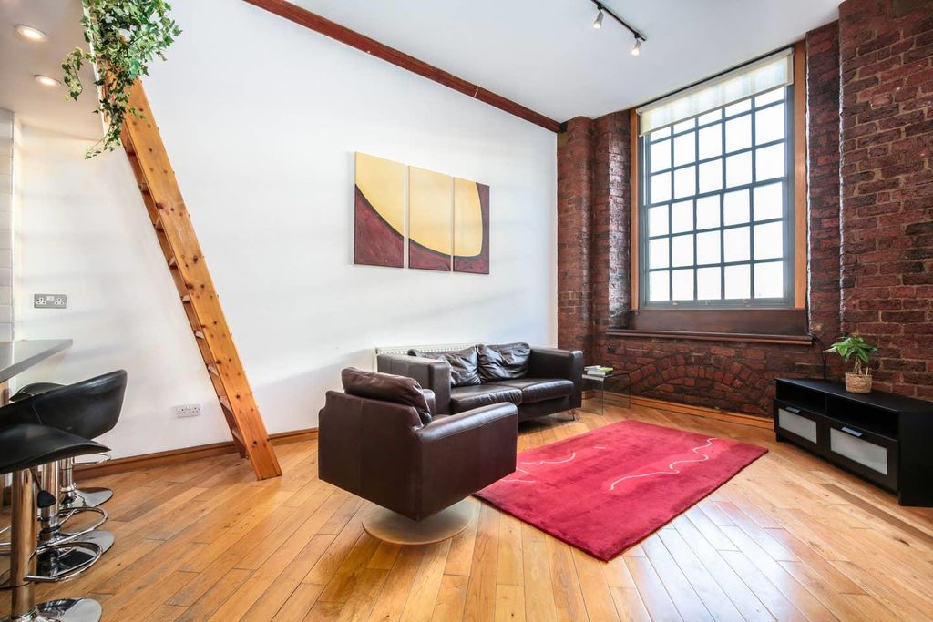 Property photo 3 of 13 Lounge Area