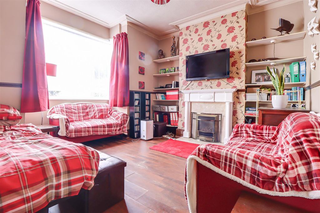 Property photo 2 of 20