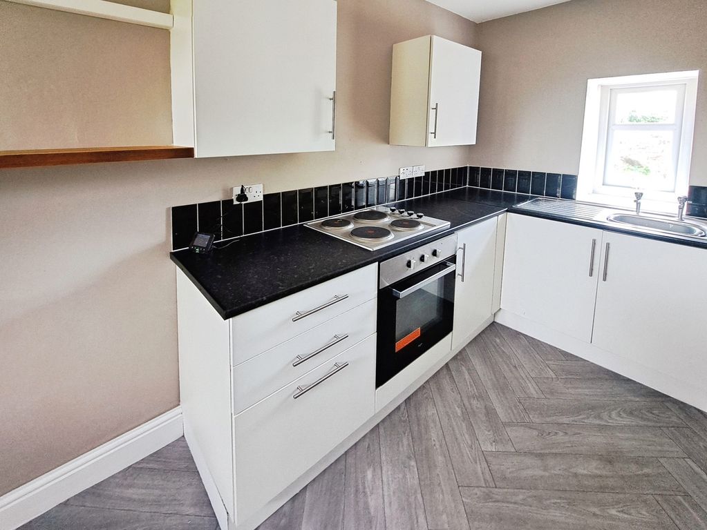 Property photo 3 of 8 Kitchen