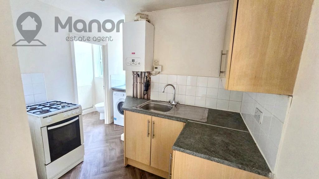 Property photo 3 of 6 Kitchen