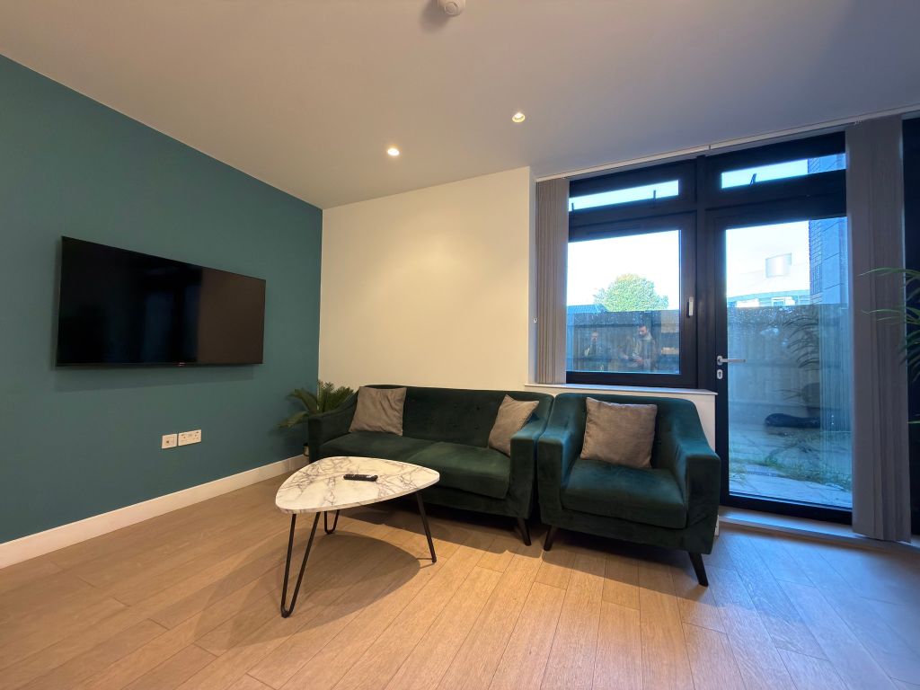 Property photo 1 of 23 Living Room