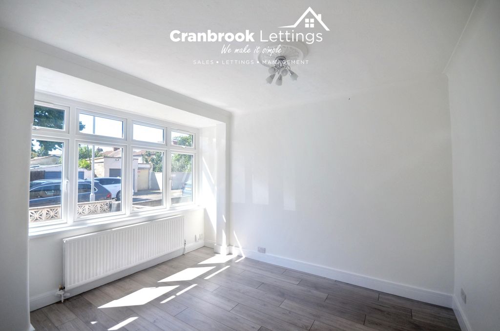 Property photo 1 of 9 3 Bed Terraced House To Rent Littlemoor Road, Ilford Ig1