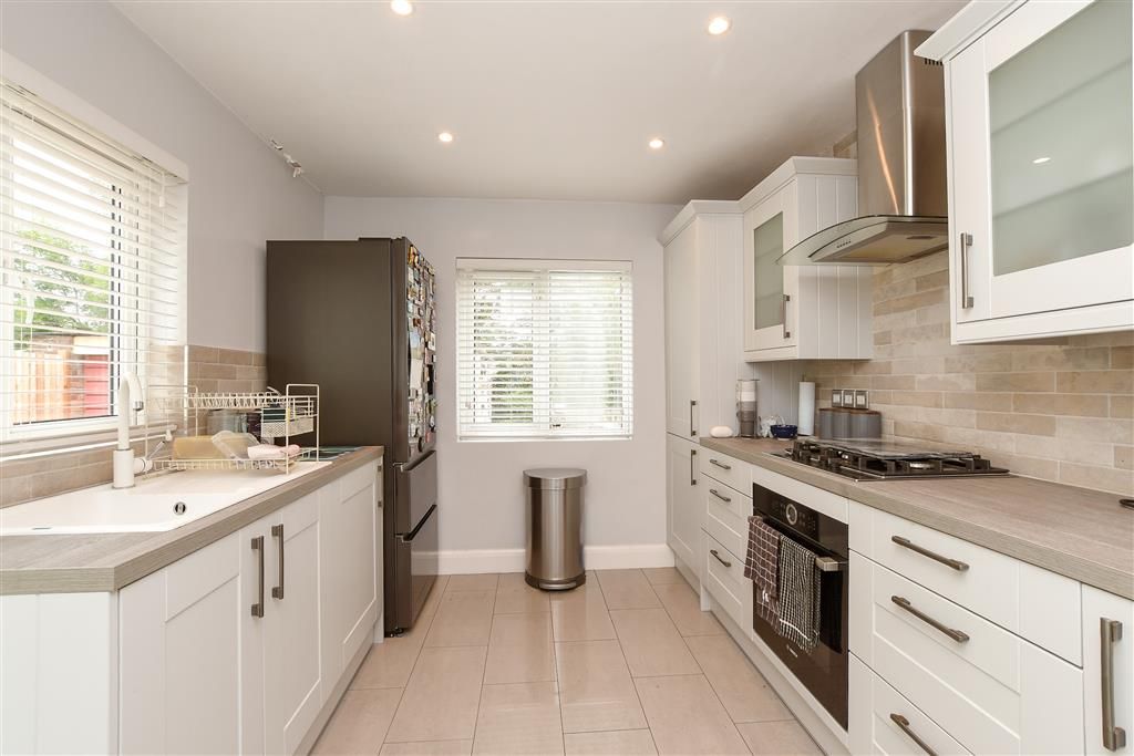 Property photo 3 of 14 Kitchen